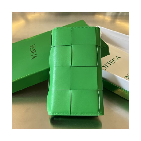 보테가베네타 인트레치아토 위빙 레더 장지갑 패러킷 679845