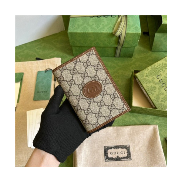 Gucci 구찌 인터로킹 GG 여권 케이스지갑 724562
