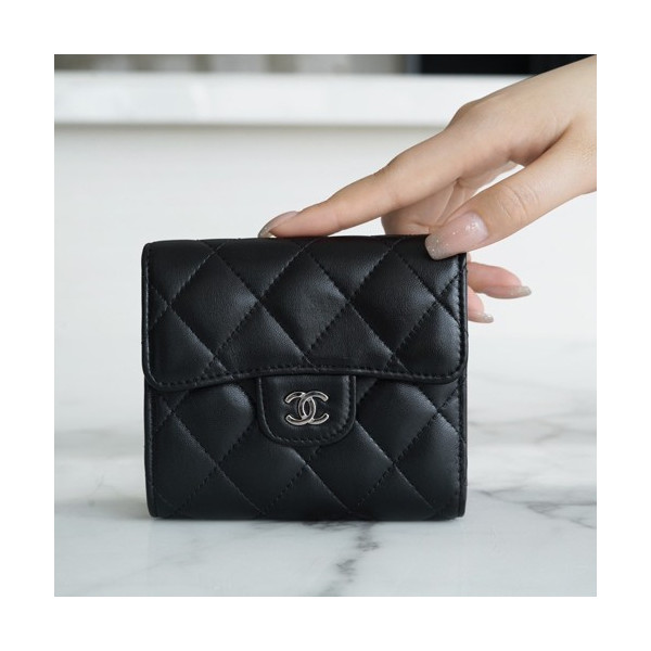 샤넬 클래식 체인 카드지갑 램스킨 은장 AP0238