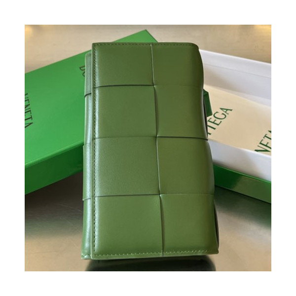 보테가베네타 인트레치아토 위빙 레더 장지갑 아보카도 679845