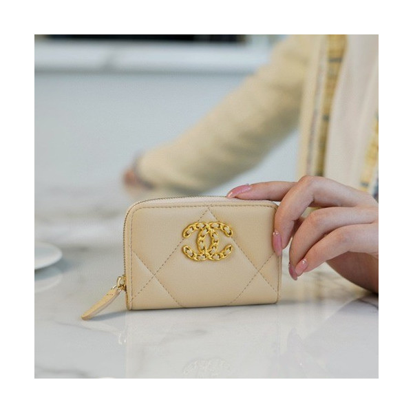 샤넬 19 지퍼 코인 지갑 램스킨 금장 베이지 AP0949