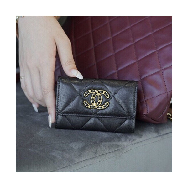 샤넬 19 플랩 카드지갑 램스킨 금장 블랙 AP1790