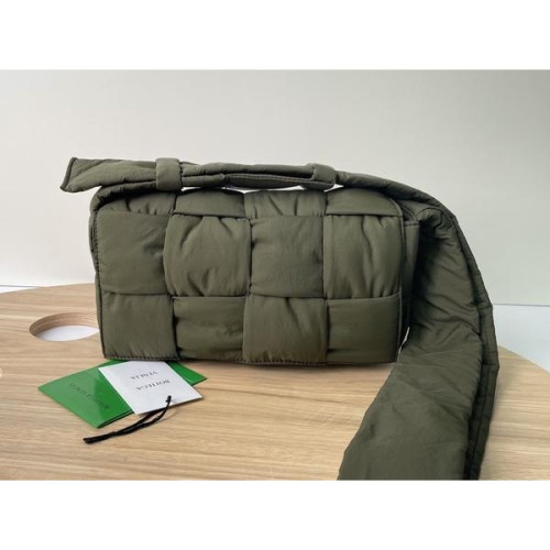 보테가 패딩 테크 카세트백