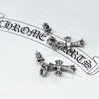 크롬하츠 PLUS 다이아 크로스 참 페이퍼라인 귀걸이