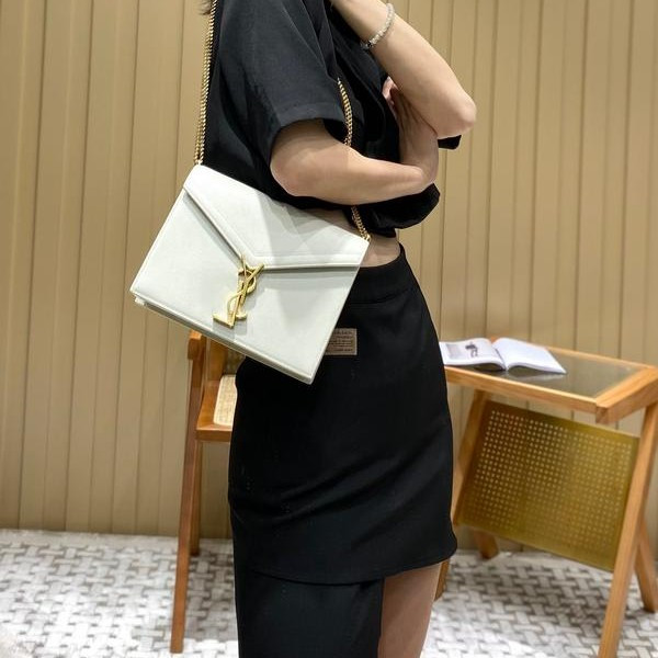 입생로랑 카산드라 체인 숄더백 미듐