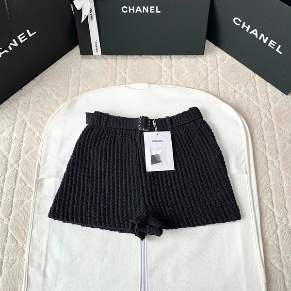 [ 샤넬 ] 25ss 펀칭 배색 반바지