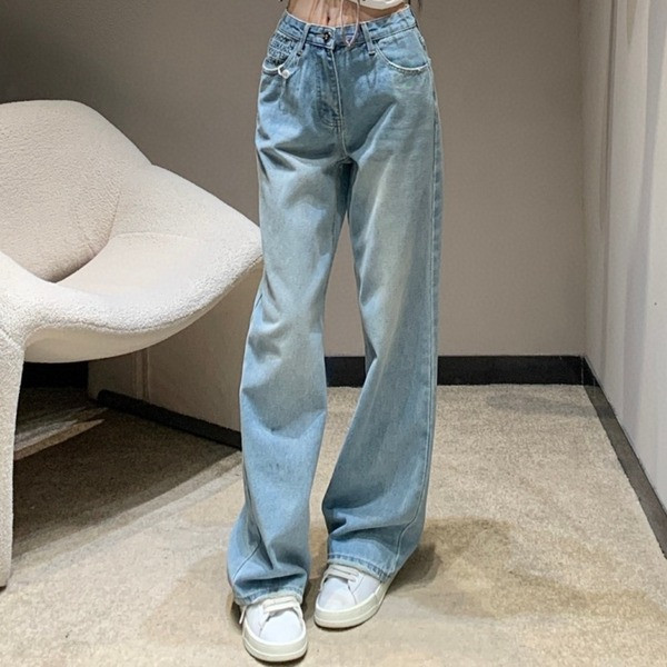 [ 샤넬 ] 25ss 포켓 자수 미들 하이웨스트 데님