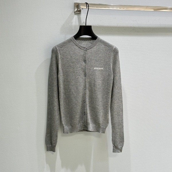 [ Miu Miu ] 미우미우 펀칭 니트 가디건