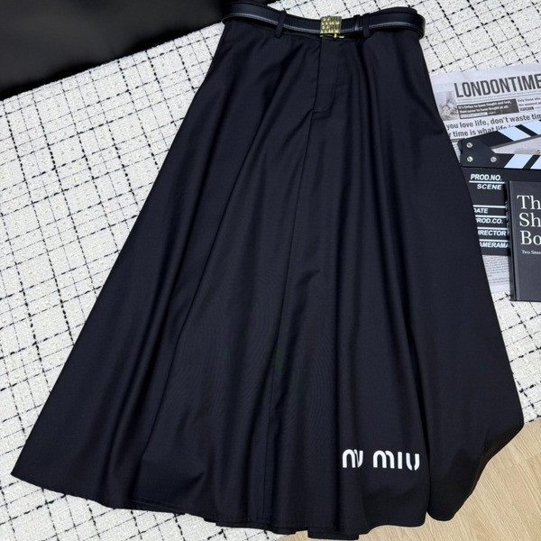 [ Miu Miu ] 미우미우 플레어 벨트 롱 스커트