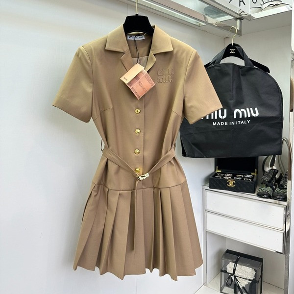 [ 미우미우 ] 25ss 벨트 카라 원피스