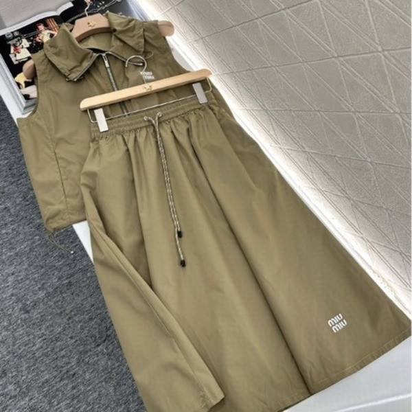 [ Miu Miu ] 미우미우 집업 스커트 세트
