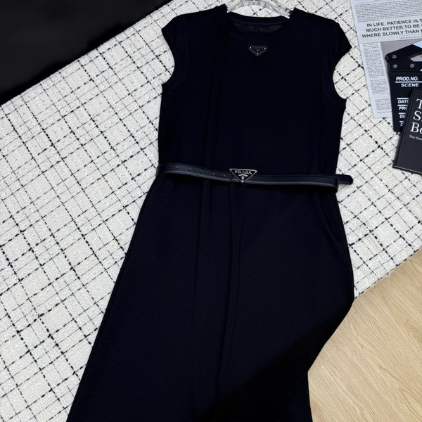 [ Prada ] 프라다 라운드 벨트 원피스