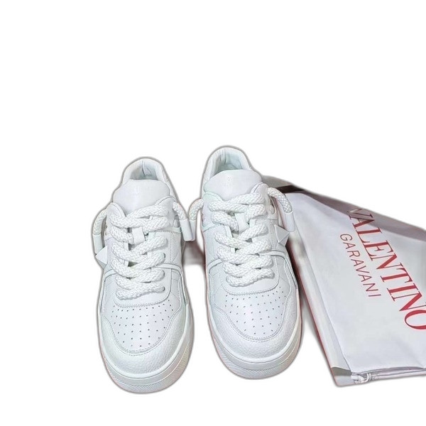 [Valentino] 발렌티노 나파 가죽 원 스터드