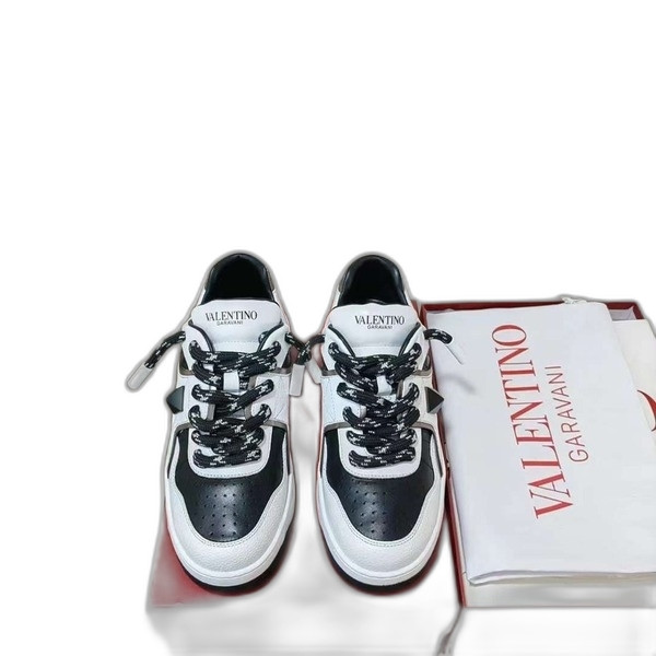 [Valentino] 발렌티노 나파 가죽 원 스터드