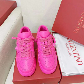 [Valentino] 발렌티노 나파 가죽 원 스터드