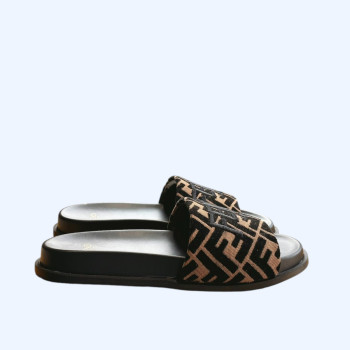 [ 펜디 ] 25ss 런웨이 컬렉션 슬라이드 뮬