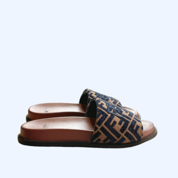 [ 펜디 ] 25ss 런웨이 컬렉션 슬라이드 뮬