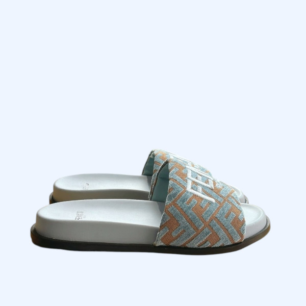 [ 펜디 ] 25ss 런웨이 컬렉션 슬라이드 뮬