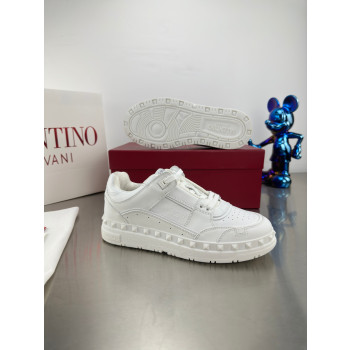 [ Valentino ] 발렌티노 프리도트 로우탑 스니커즈