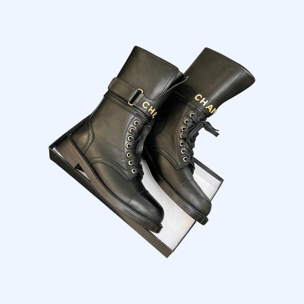 [ Chanel ] 샤넬 레터링 워커 부츠