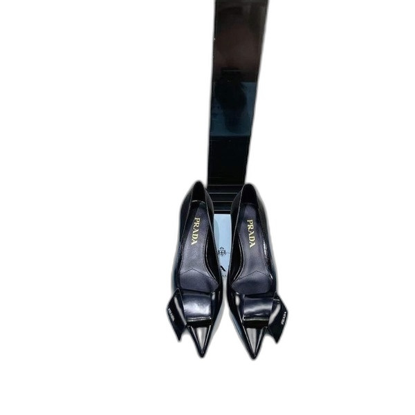 [Prada] 프라다 페이던트 가죽 펌프스