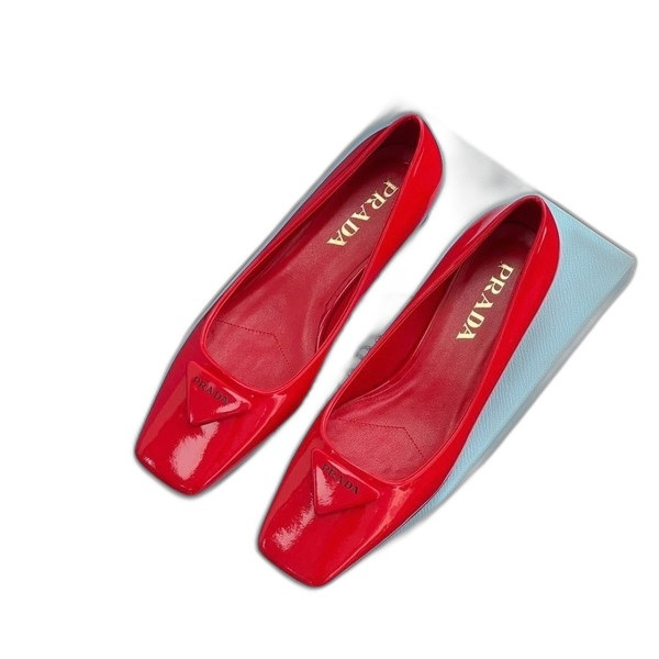 [ 프라다 ] 페이턴트 가죽 펌프스