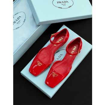 [ 프라다 ] 페이턴트 가죽 펌프스
