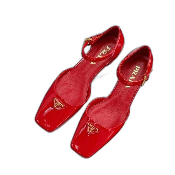 [ 프라다 ] 페이턴트 가죽 펌프스