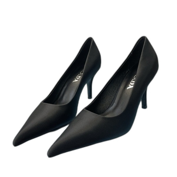 [ Prada ] 프라다 새틴 펌프스