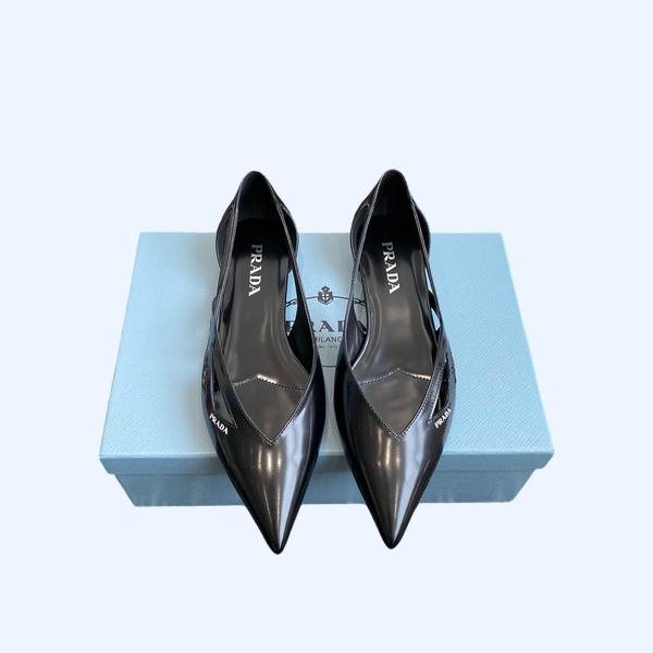 [ 프라다 ] 브러쉬드 레더 컷 아웃 발레리나 슈즈