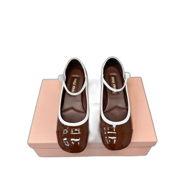 [ Miu Miu ] 미우미우 투톤 페이턴트 가죽 메리제인 펌프스