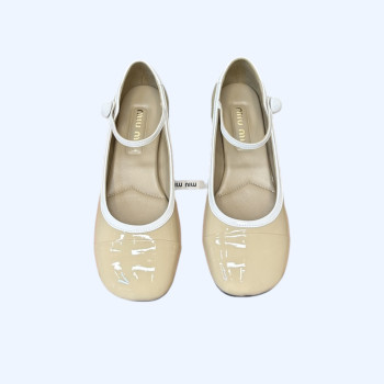 [ Miu Miu ] 미우미우 투톤 페이턴트 가죽 메리제인 펌프스