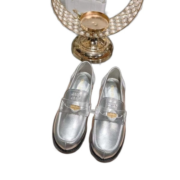 [Miu Miu] 미우미우 페이턴트 가죽 페니 로퍼