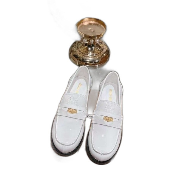 [Miu Miu] 미우미우 페이턴트 가죽 페니 로퍼