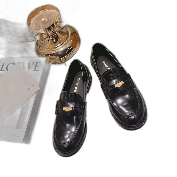 [Miu Miu] 미우미우 페이턴트 가죽 페니 로퍼