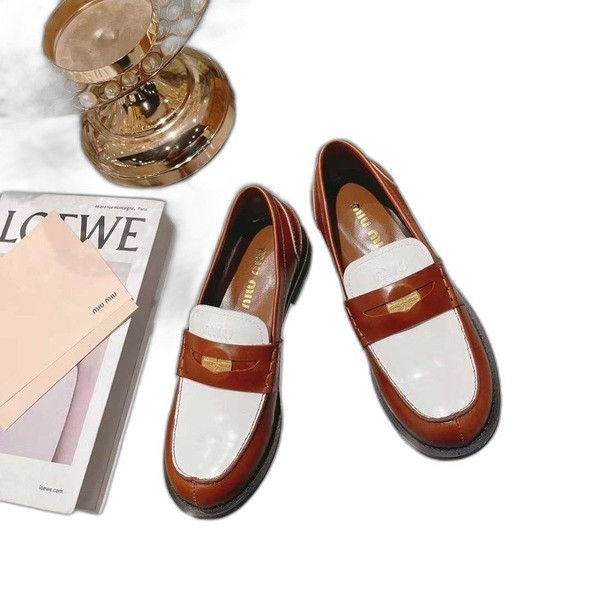 [Miu Miu] 미우미우 페이턴트 가죽 페니 로퍼