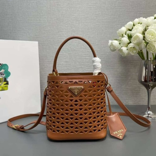 [Prada] 프라다 컷아웃 모티프 파니에 가죽 미니백