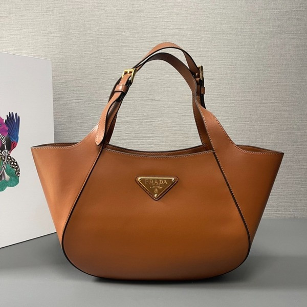 [ Prada ] 프라다 미디움 레더 토트백