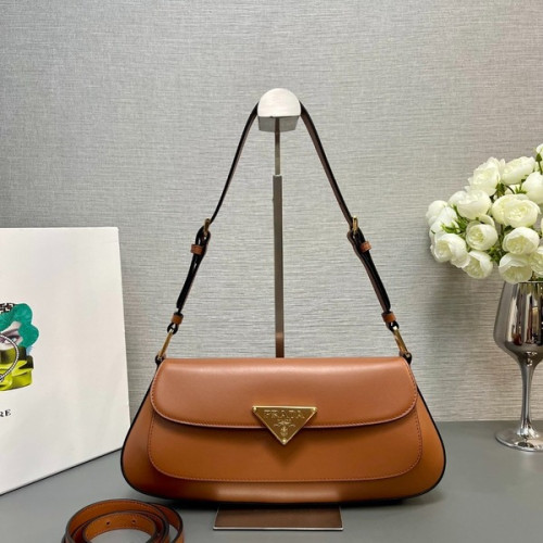 [ Prada ] 프라다 브러쉬드 레더 숄더백