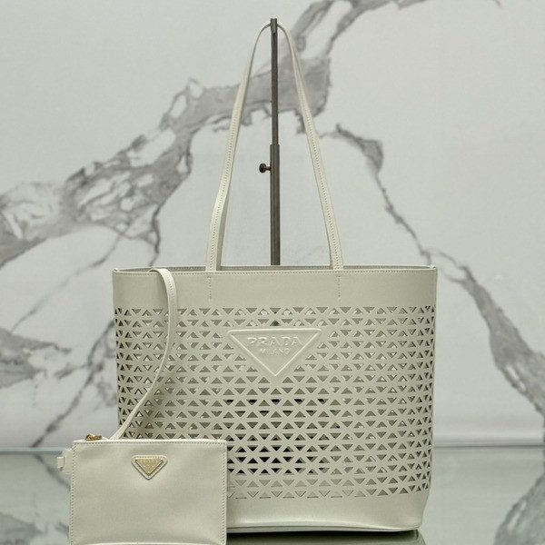 [ Prada ] 프라다 컷아웃 모티프 가죽 토트백