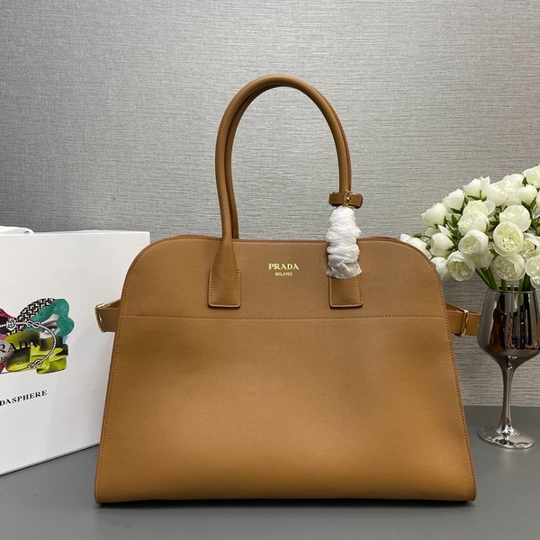 [ Prada ] 프라다 버클 장식 가죽 토트백 라지