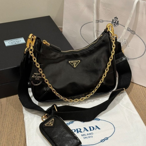 [ Prada ] 프라다 리에디션 가죽 숄더백