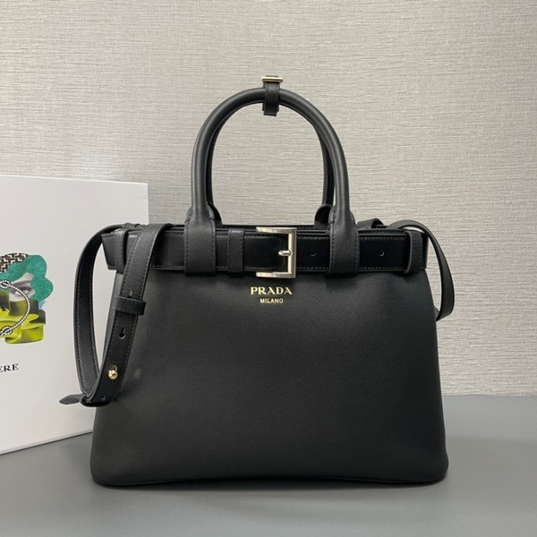 [ Prada ] 프라다 벨트 가죽 버클 백 미디엄