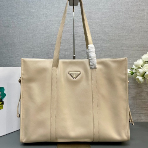 [ Prada ] 프라다 라지 가죽 토트백