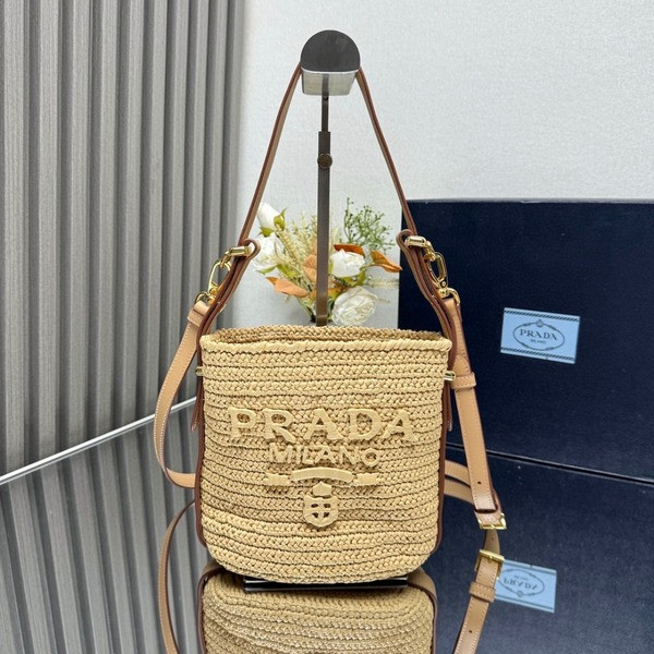 [ Prada ] 프라다 로고 크로셰 라피아 버킷백
