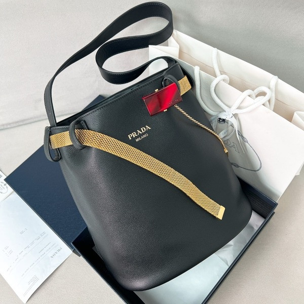 [ Prada ] 프라다 주얼리 벨트 가죽 버클 버킷 백