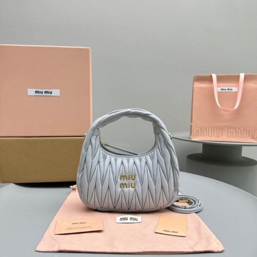 [ 미우미우 ] 완더 마테라쎄 호보백 스몰