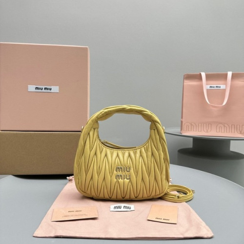 [ 미우미우 ] 완더 마테라쎄 호보백 스몰