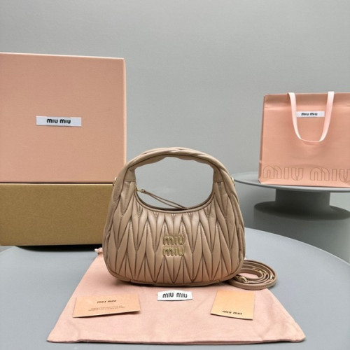 [ 미우미우 ] 완더 마테라쎄 호보백 스몰