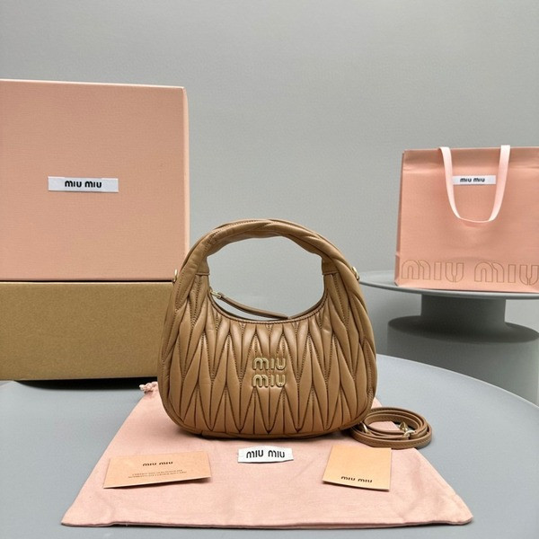 [ 미우미우 ] 완더 마테라쎄 호보백 스몰